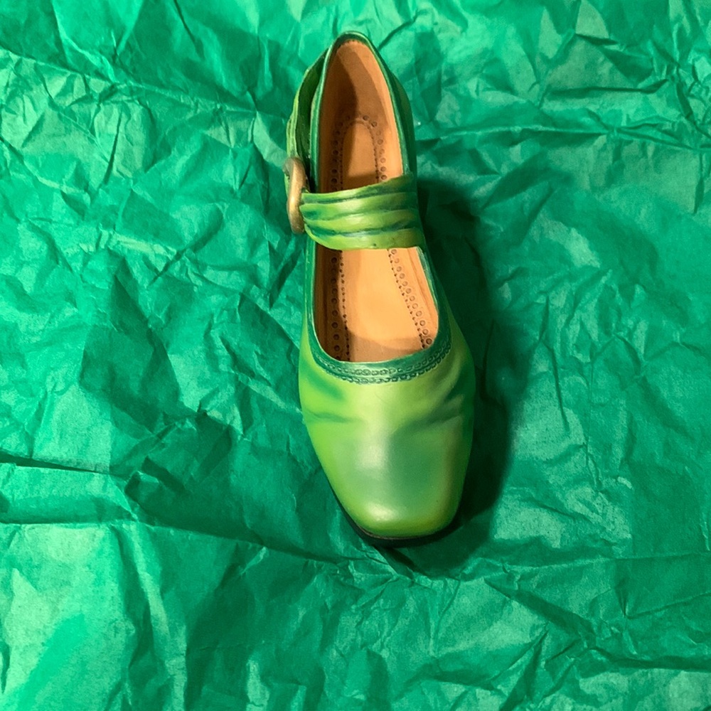 JUST THE RIGHT SHOE BYRAINE